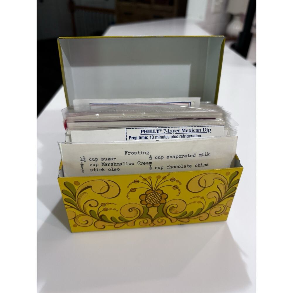 Vintage Recipe Box Full of Recipes! Grannycore 70's Avon Estate Find